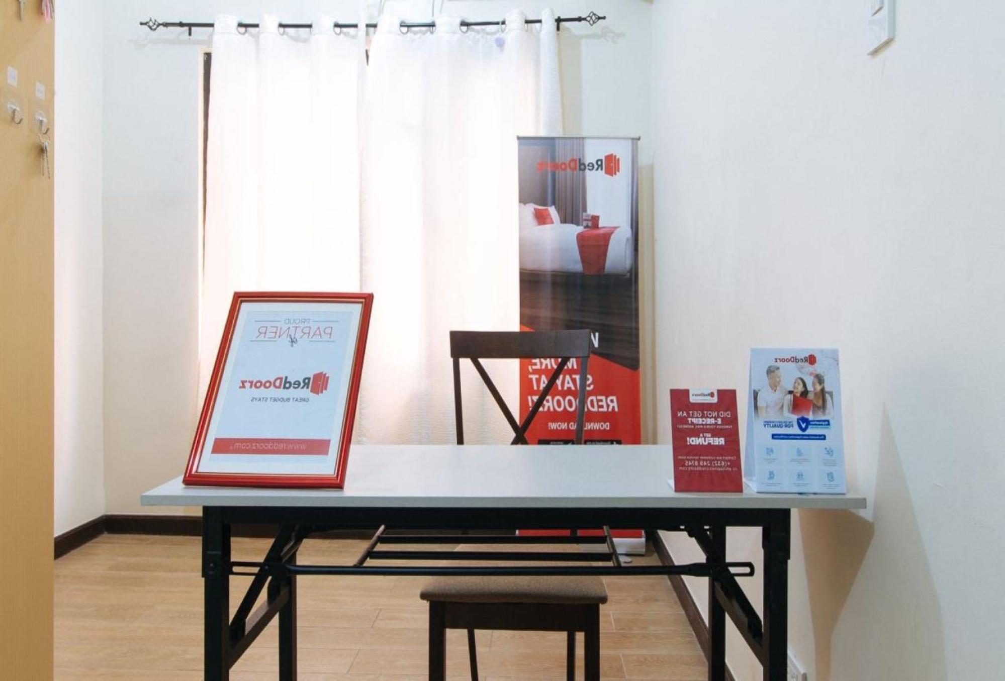 Отель Reddoorz Near Cebu Metropolitan Cathedral Экстерьер фото