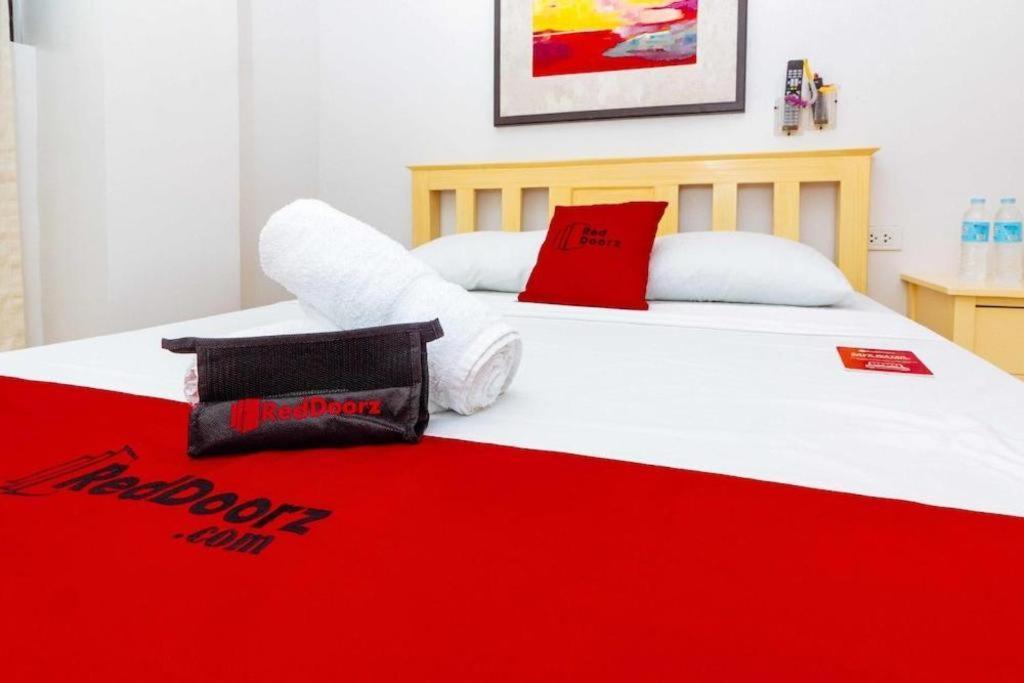 Отель Reddoorz Near Cebu Metropolitan Cathedral Экстерьер фото