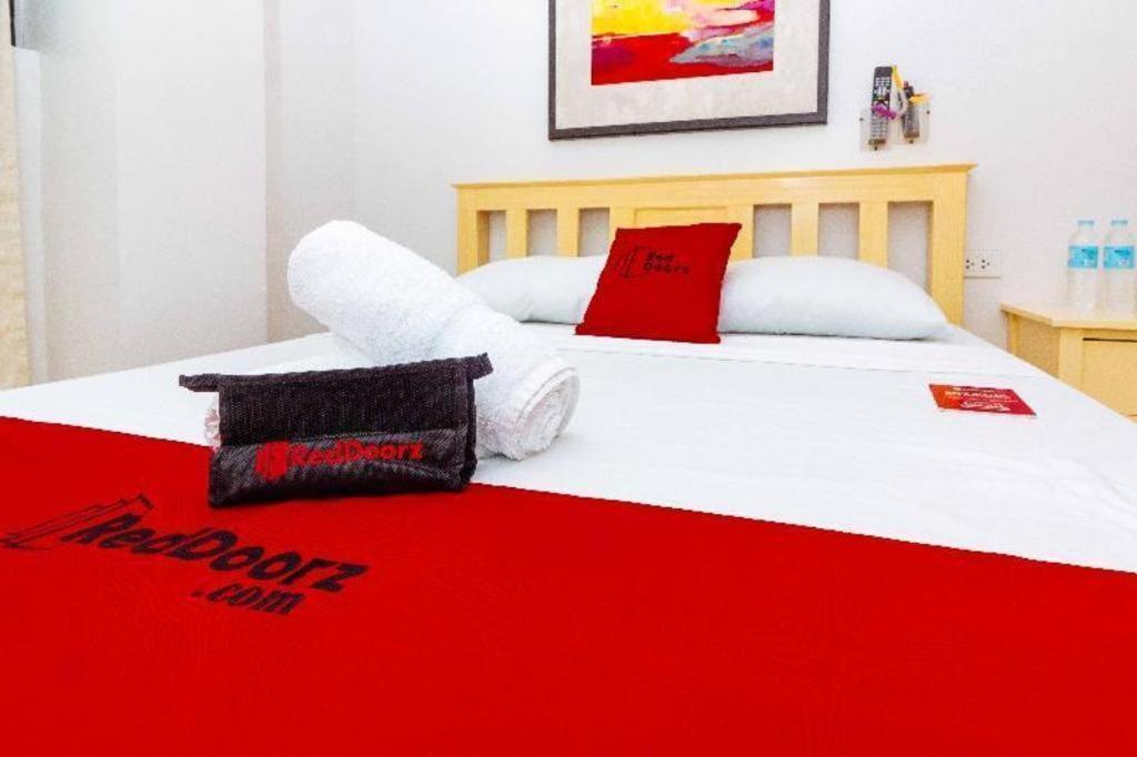 Отель Reddoorz Near Cebu Metropolitan Cathedral Экстерьер фото