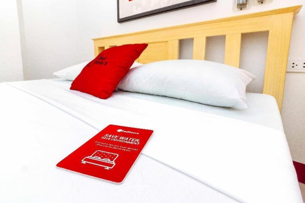 Отель Reddoorz Near Cebu Metropolitan Cathedral Экстерьер фото