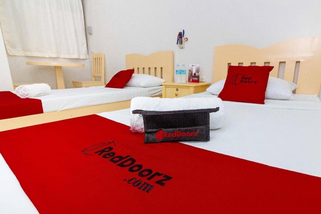 Отель Reddoorz Near Cebu Metropolitan Cathedral Экстерьер фото