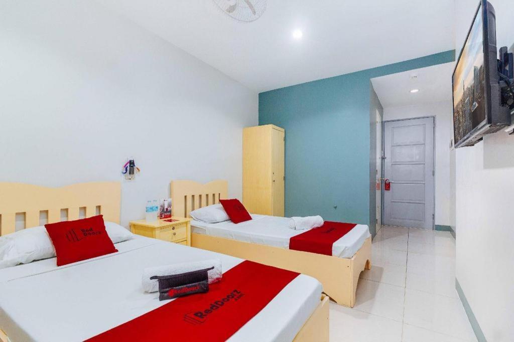 Отель Reddoorz Near Cebu Metropolitan Cathedral Экстерьер фото