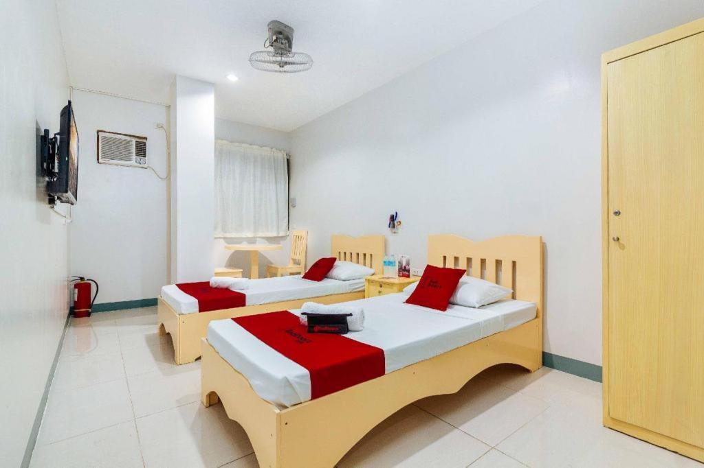 Отель Reddoorz Near Cebu Metropolitan Cathedral Экстерьер фото
