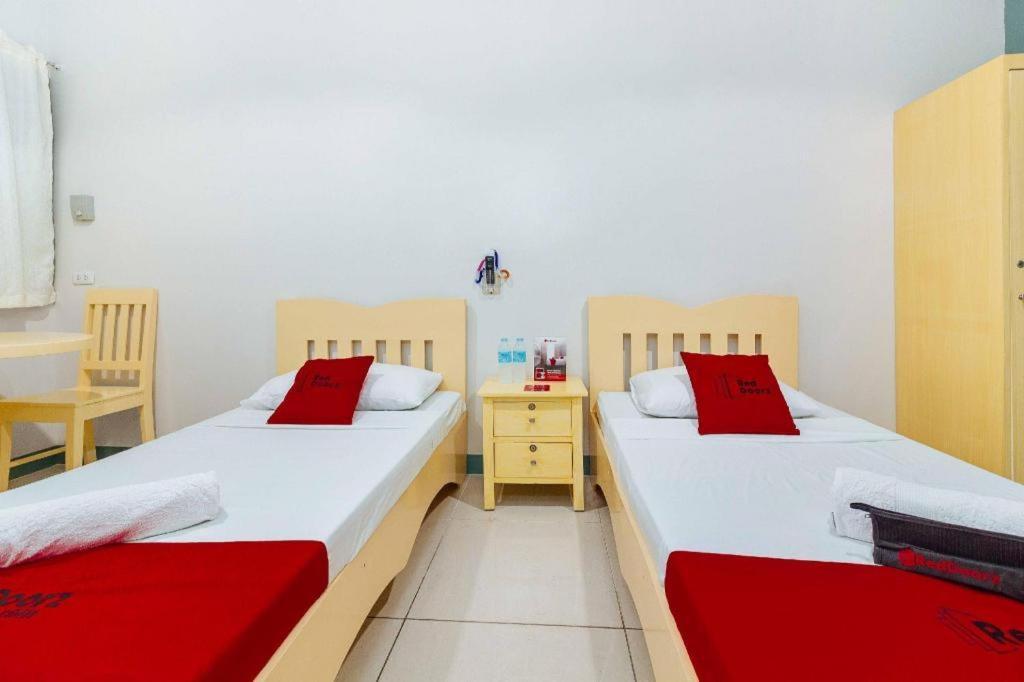 Отель Reddoorz Near Cebu Metropolitan Cathedral Экстерьер фото