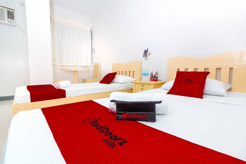 Отель Reddoorz Near Cebu Metropolitan Cathedral Экстерьер фото